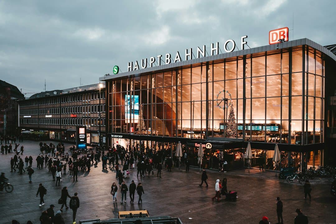 3 Gründe, warum du auf keinen Fall bei der Deutschen Bahn dein Deutschlandticket kaufen solltest?!
